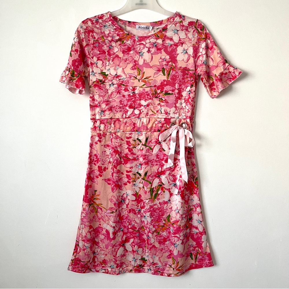 Brand New Girl‘s Dress (fit like size 16)